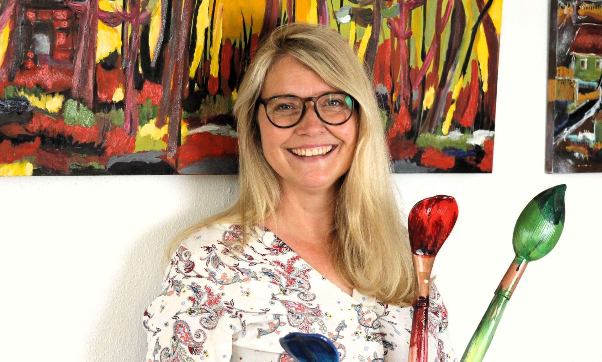 Martina Brüne, Künstlerin, Mal-Coach und Inhaberin des Kunstraum 300 in Westerenger Martina Brüne, Künstlerin, Mal-Coach und Inhaberin des Kunstraum 300 in Westerenger